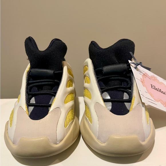 Adidas Yeezy 700 V3 Safflower (Toddler) Sz 5 1/2 - Picture 4 of 7